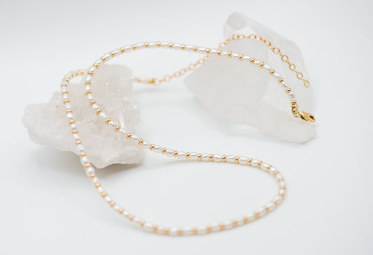 Pearl and gold beads necklace