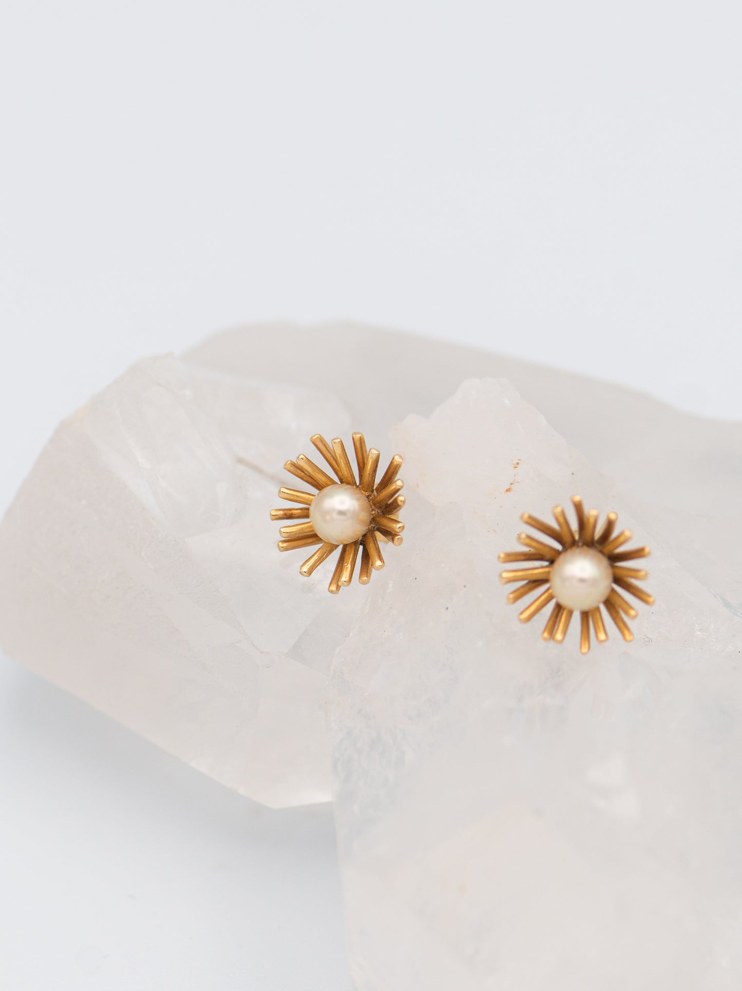 Daisy Pearl Earrings