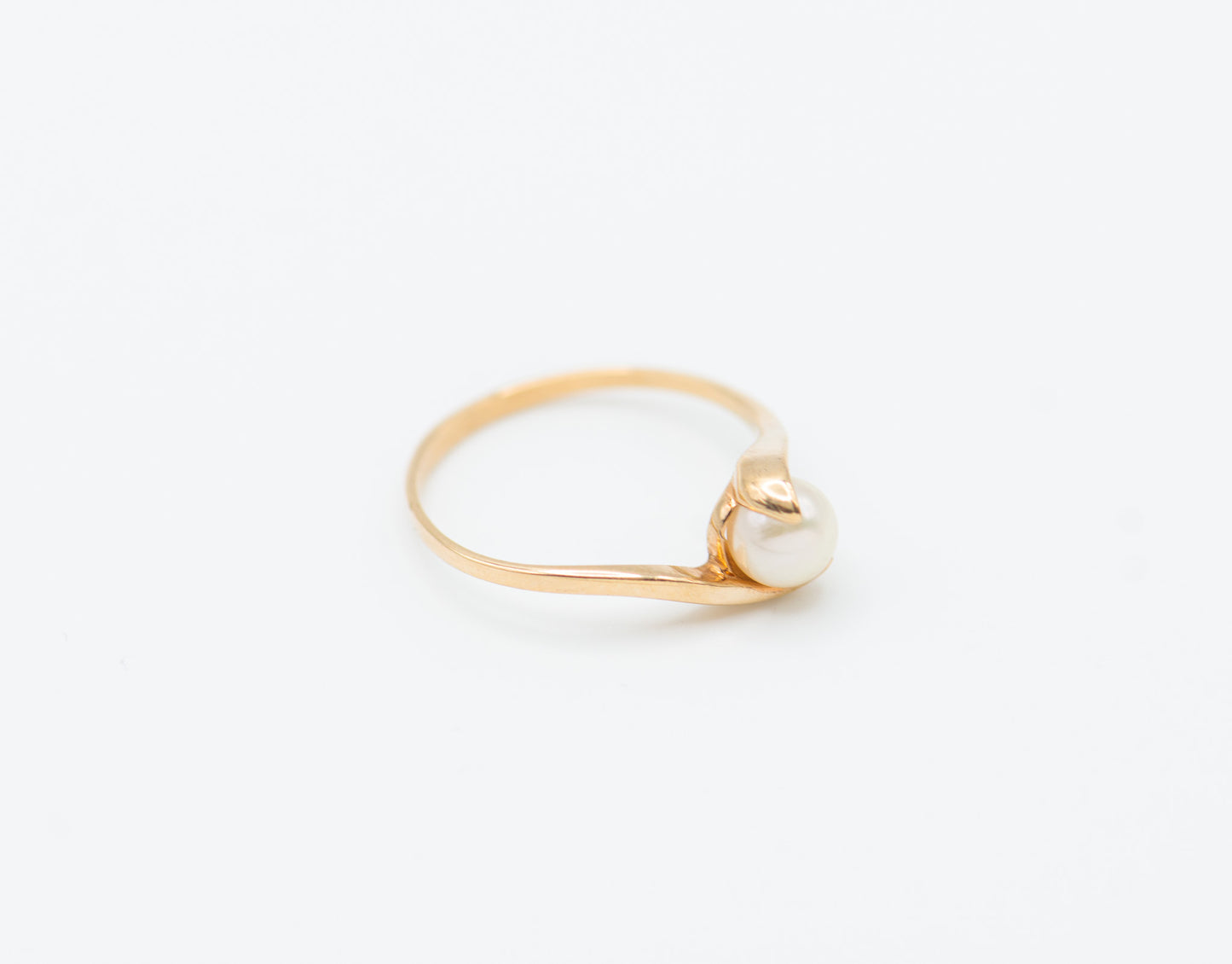 Elegant Single Pearl Ring