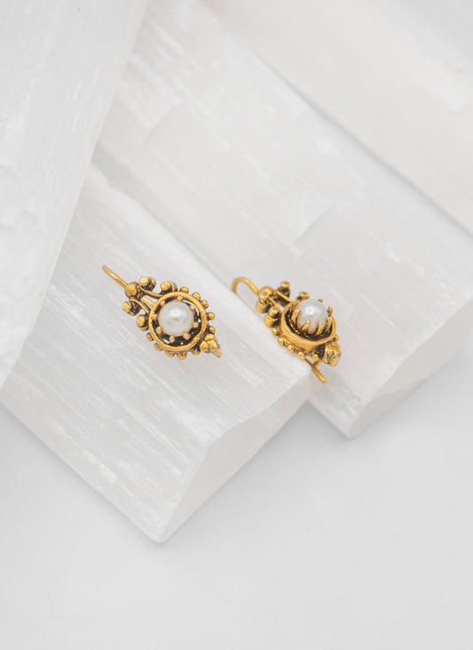 Lyra Pearl Earrings