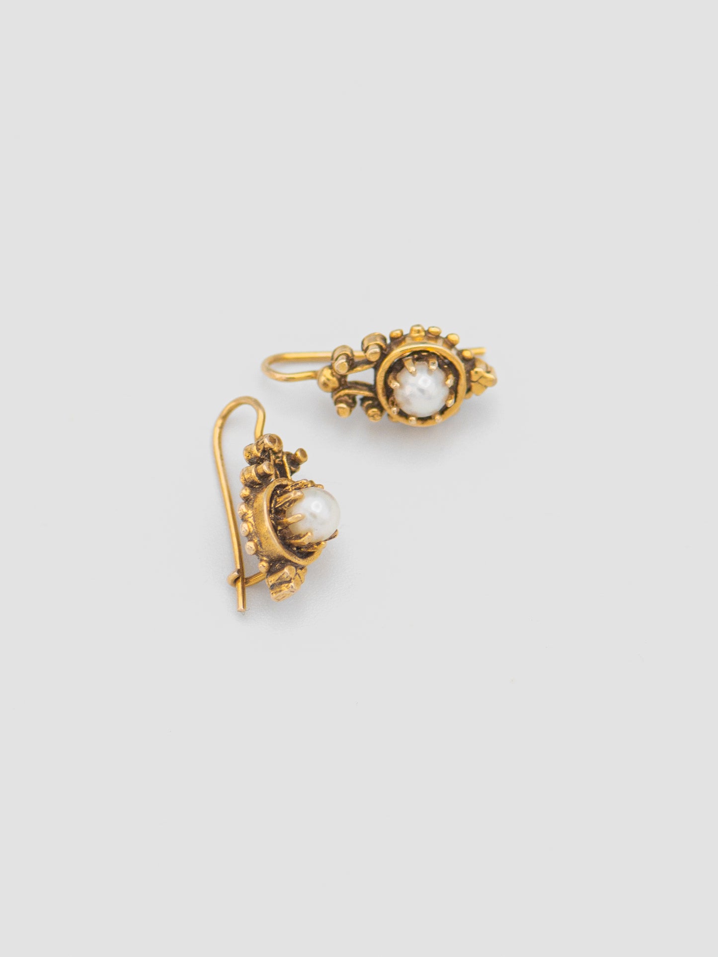 Lyra Pearl Earrings