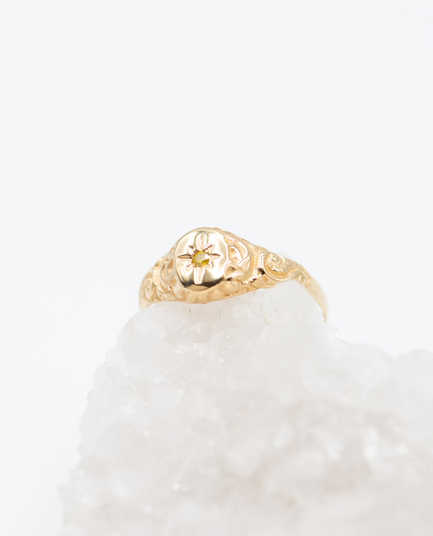 Etoile signet ring
