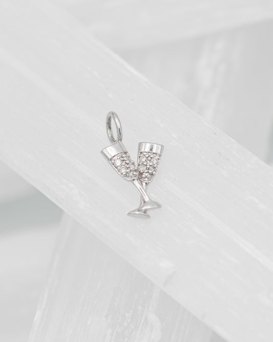 Clinking champagne glasses 00136