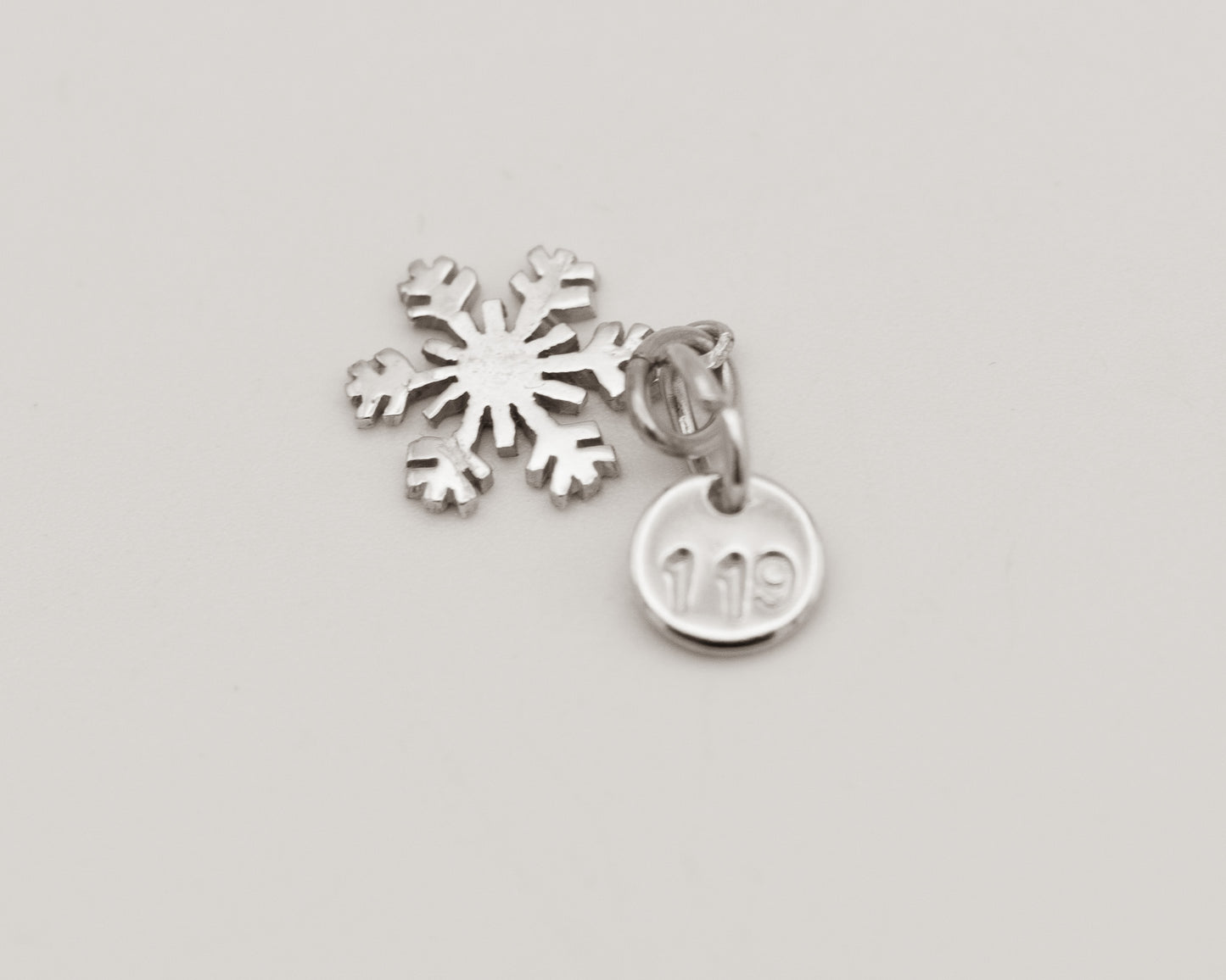 Snowflake Charm 00119