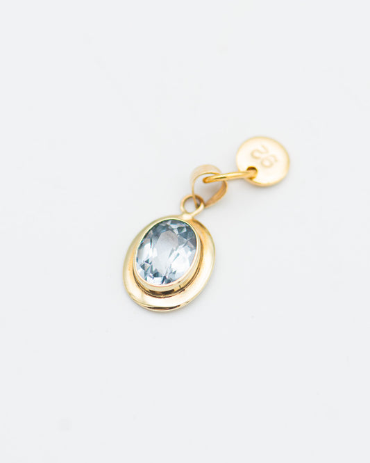 Pendant with oval light blue gem 0092
