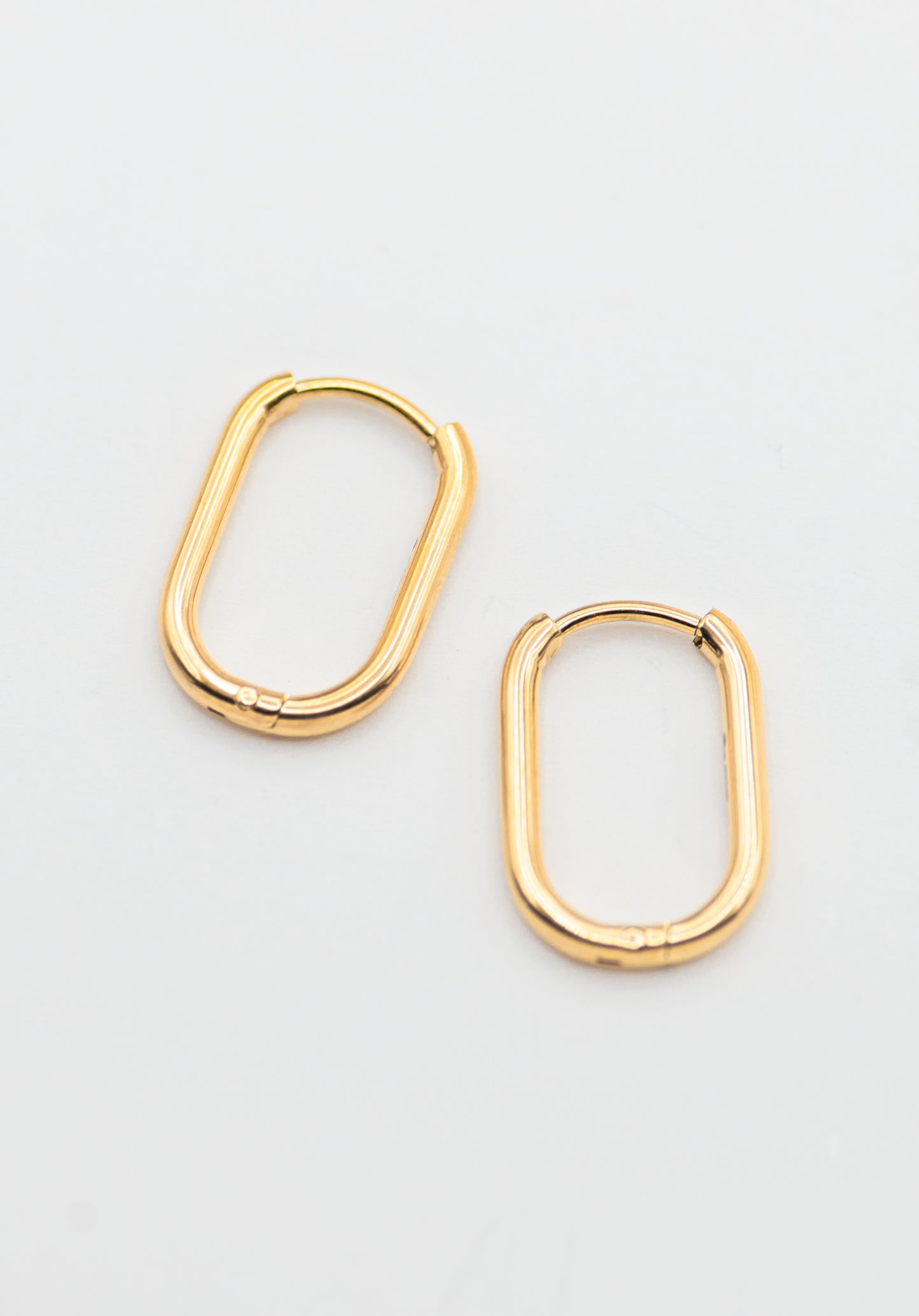 Maisy Oval Huggies Earring