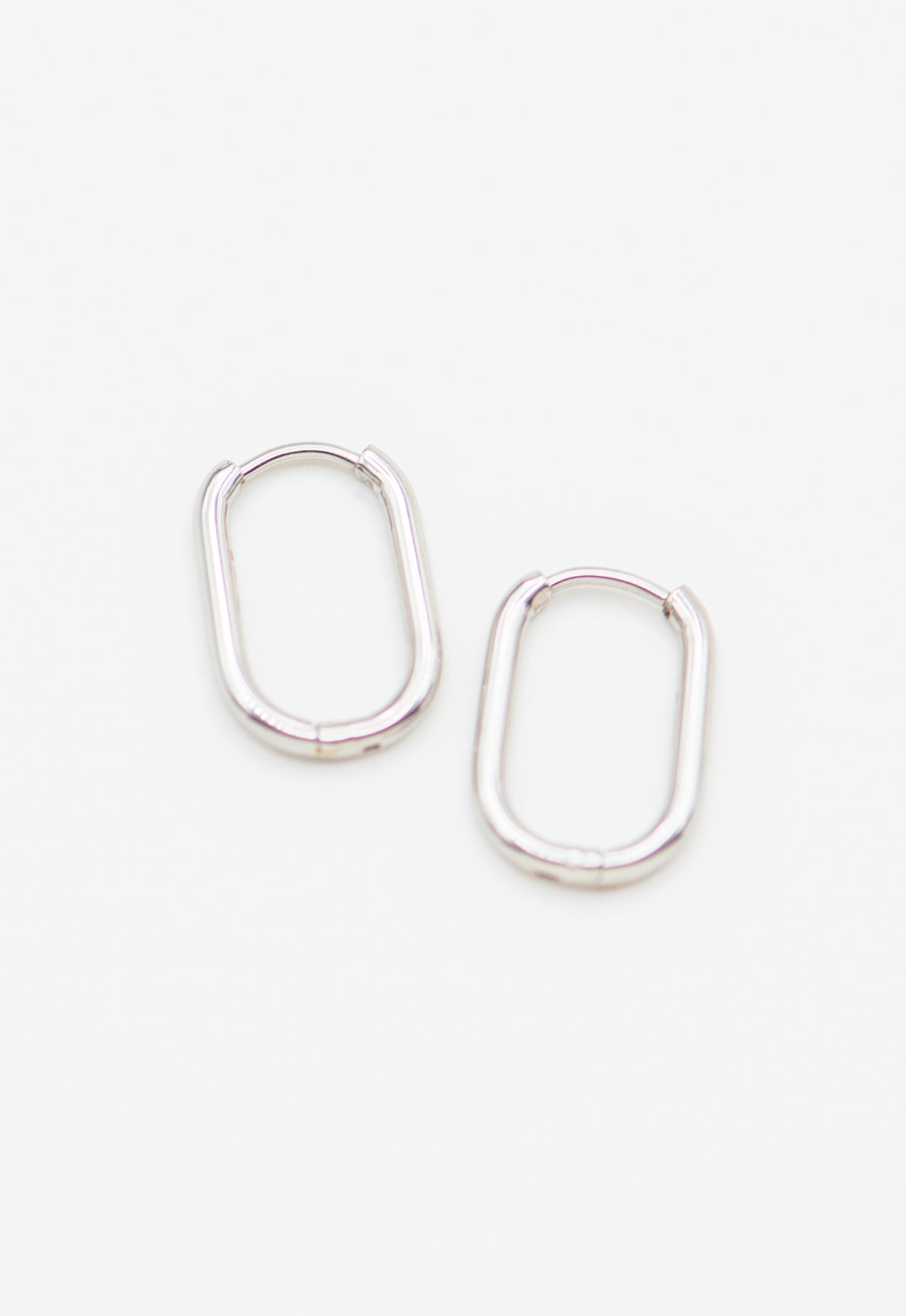 Maisy Oval Huggies Earring