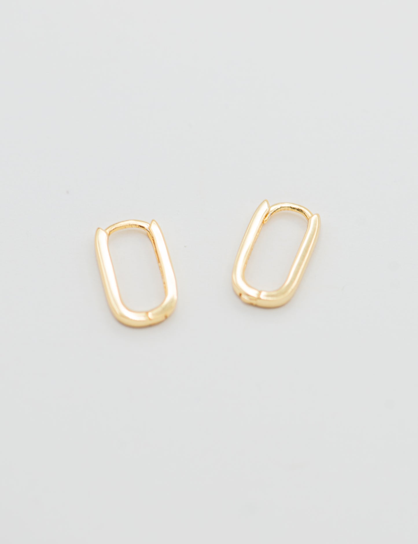 Ollie Oval Huggies Earring