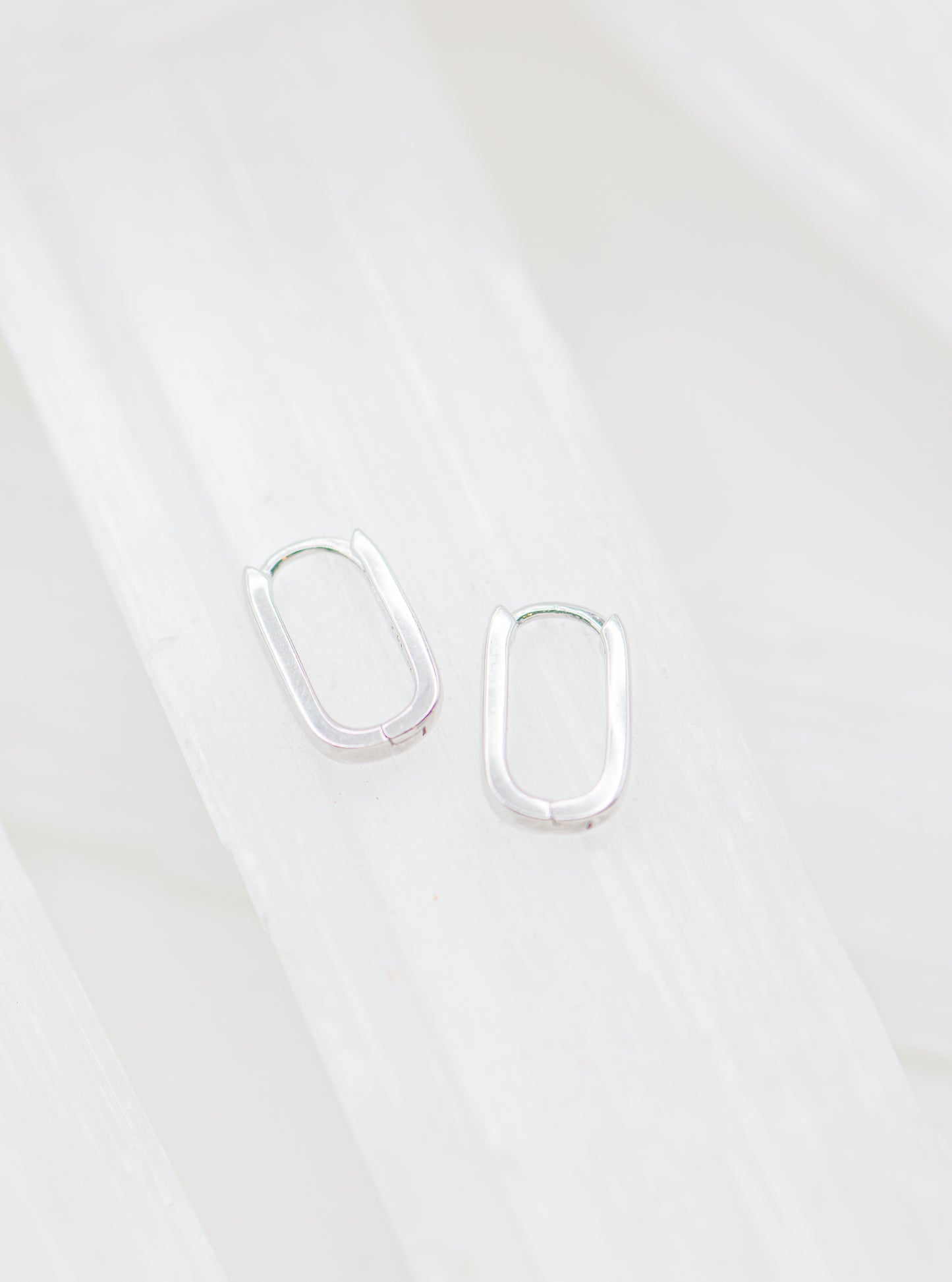 Ollie Oval Huggies Earring