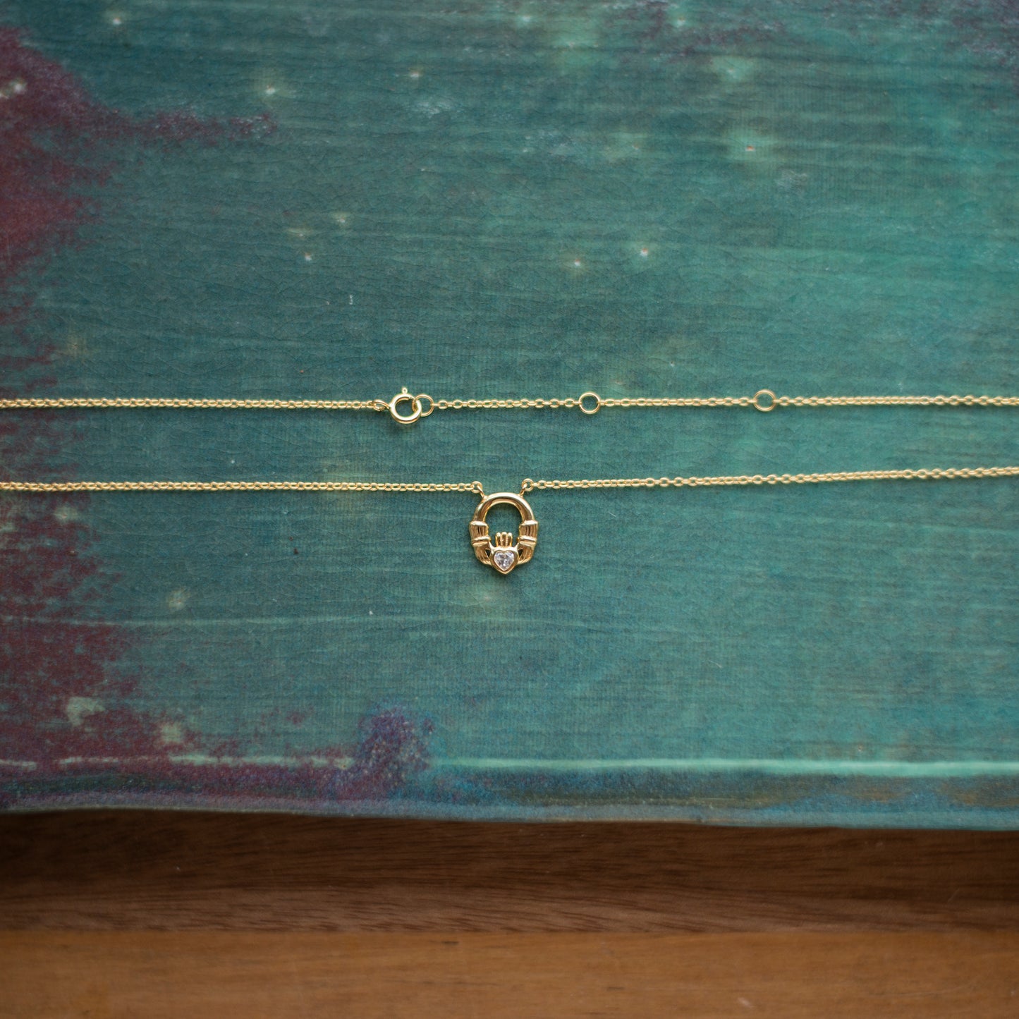Gold Claddagh Necklace - Mottive.inc