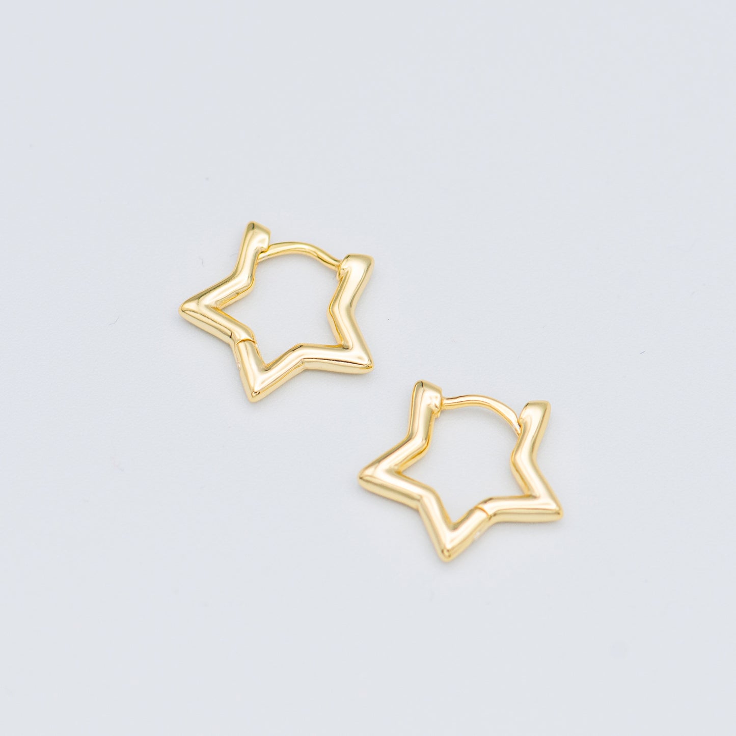 Estrella Star Huggies Earring