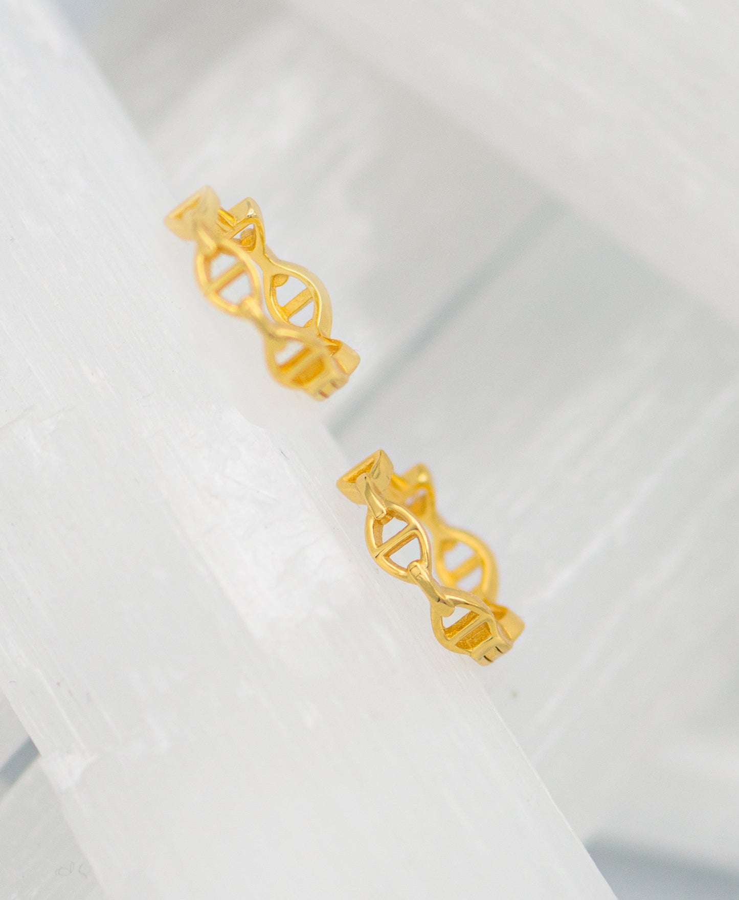 Anthony Mariner Link Huggie Earrings