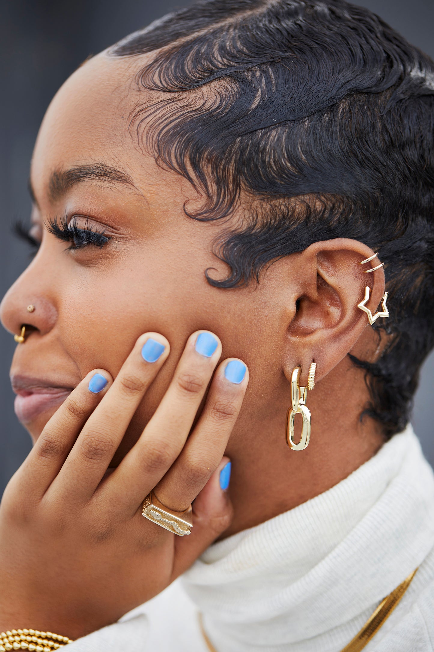Estrella Star Huggies Earring