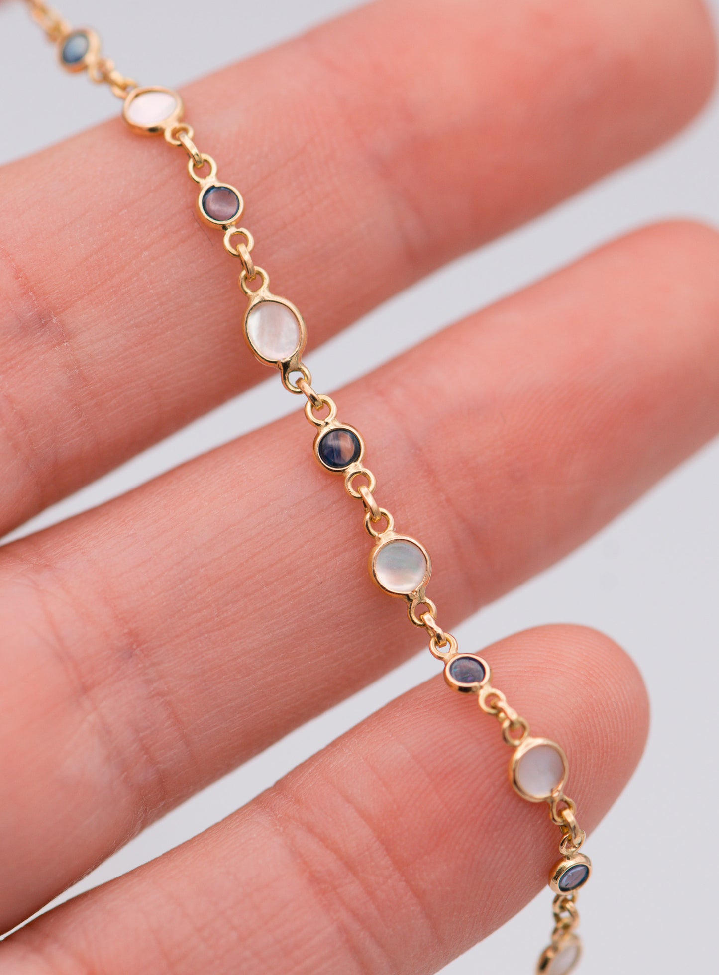 Mother of pearl skinny bracelet