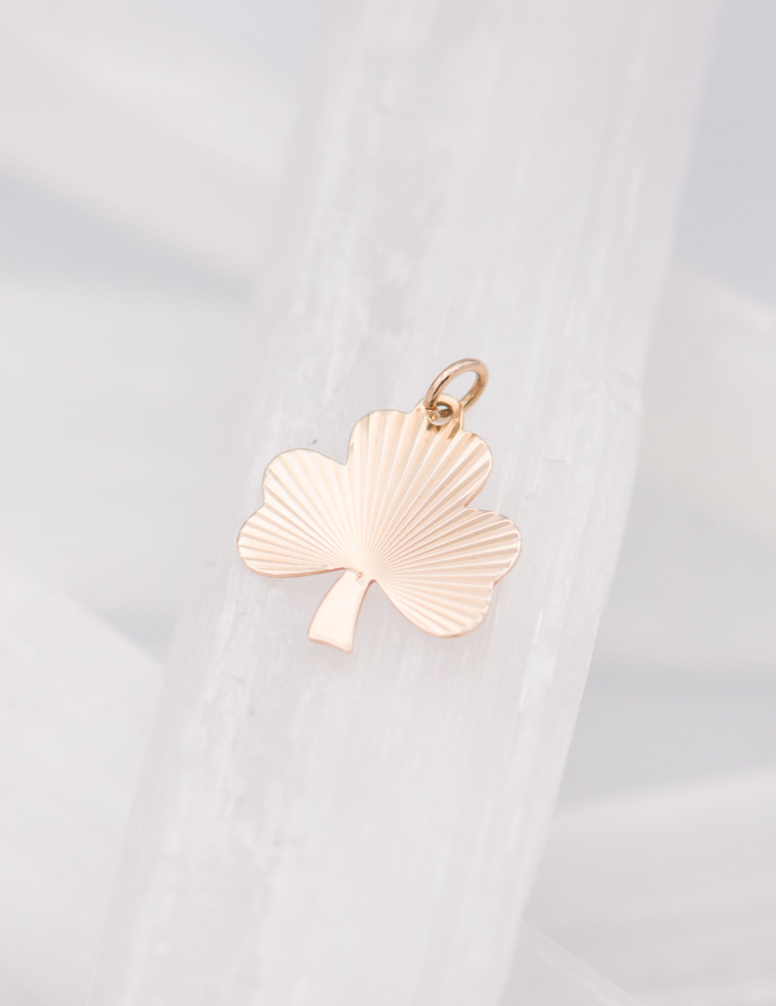 Mottive Clover Pendant 00123 – Mottive.inc