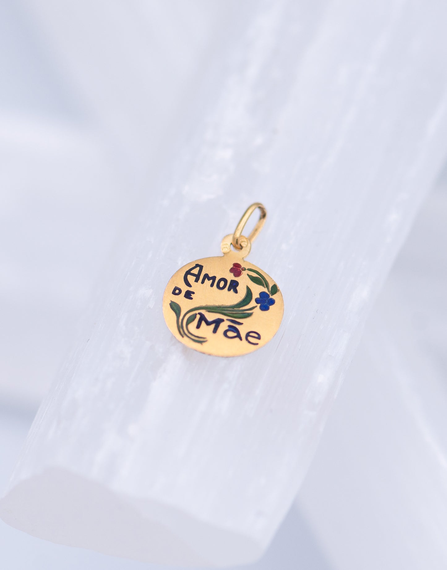 Amore De Mae Pendant