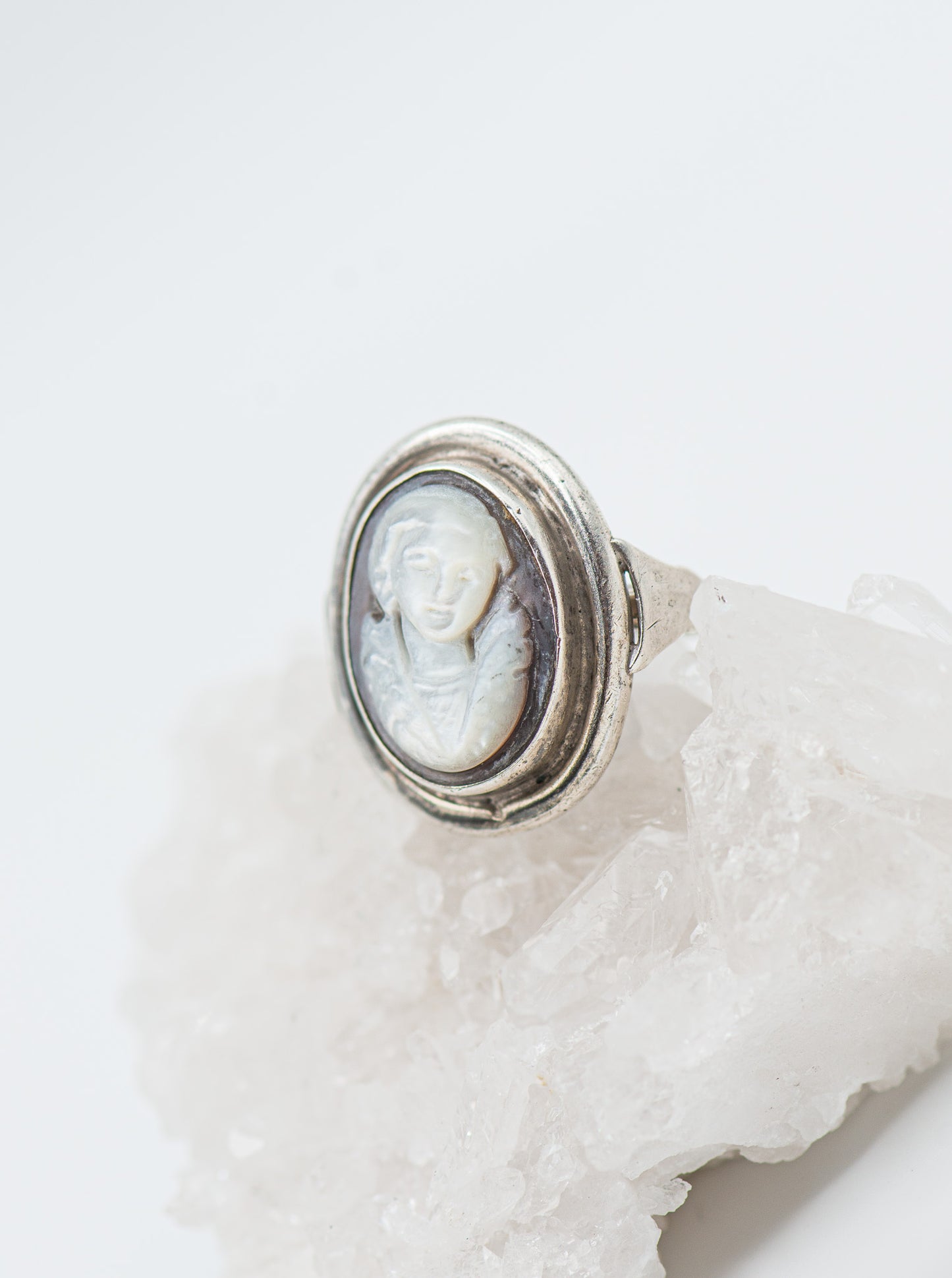 Mother of pearl cameo style silver ring