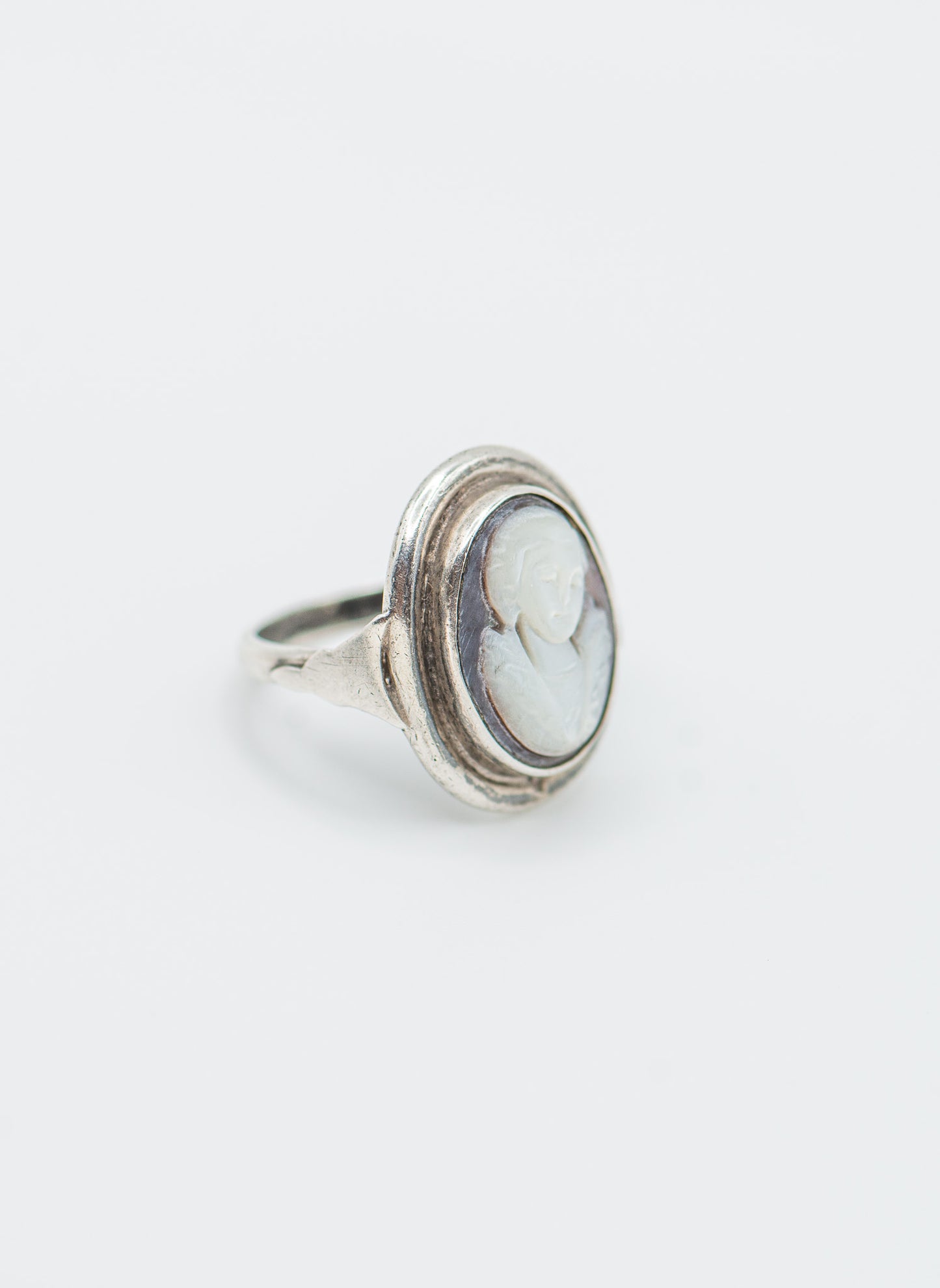 Mother of pearl cameo style silver ring