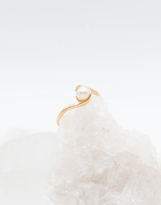Elegant Single Pearl Ring