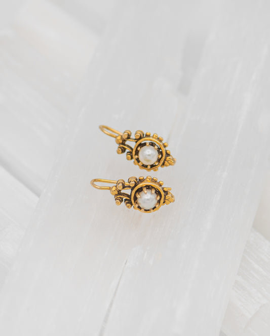 Lyra Pearl Earrings