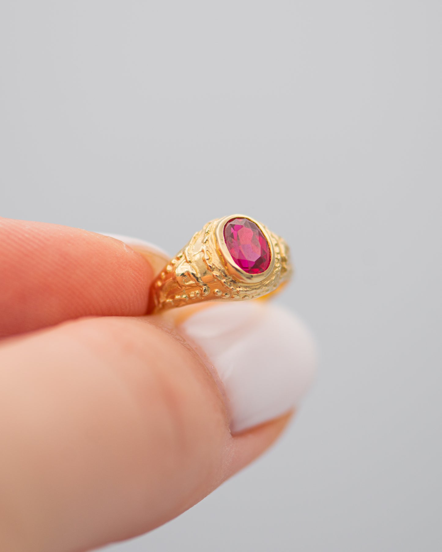 Midi Ring with red stone 0048