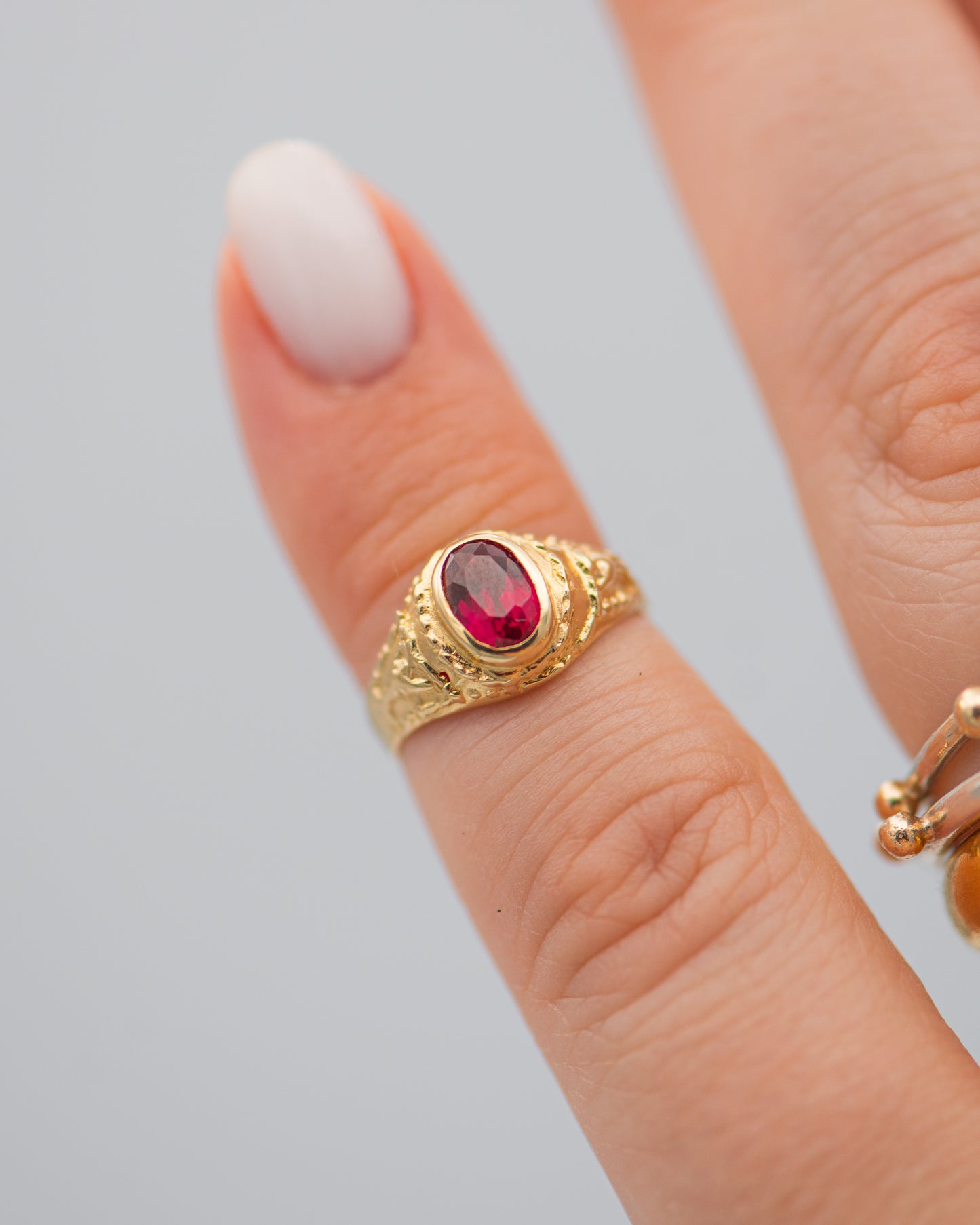 Midi Ring with red stone 0048
