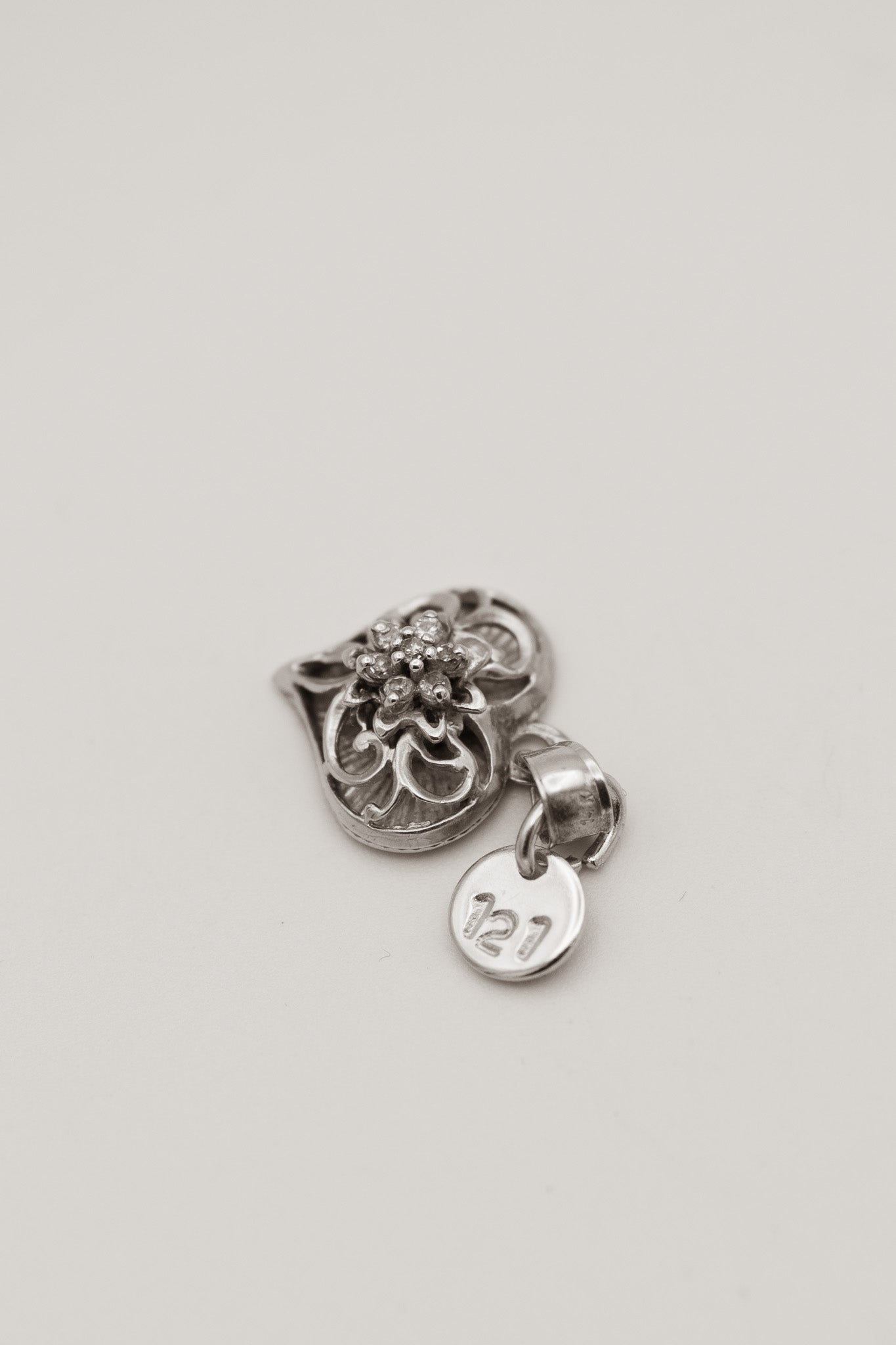 Flower heart Charm 00121
