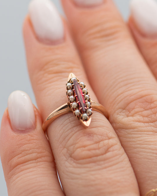 Garnet and pearl ring 0043