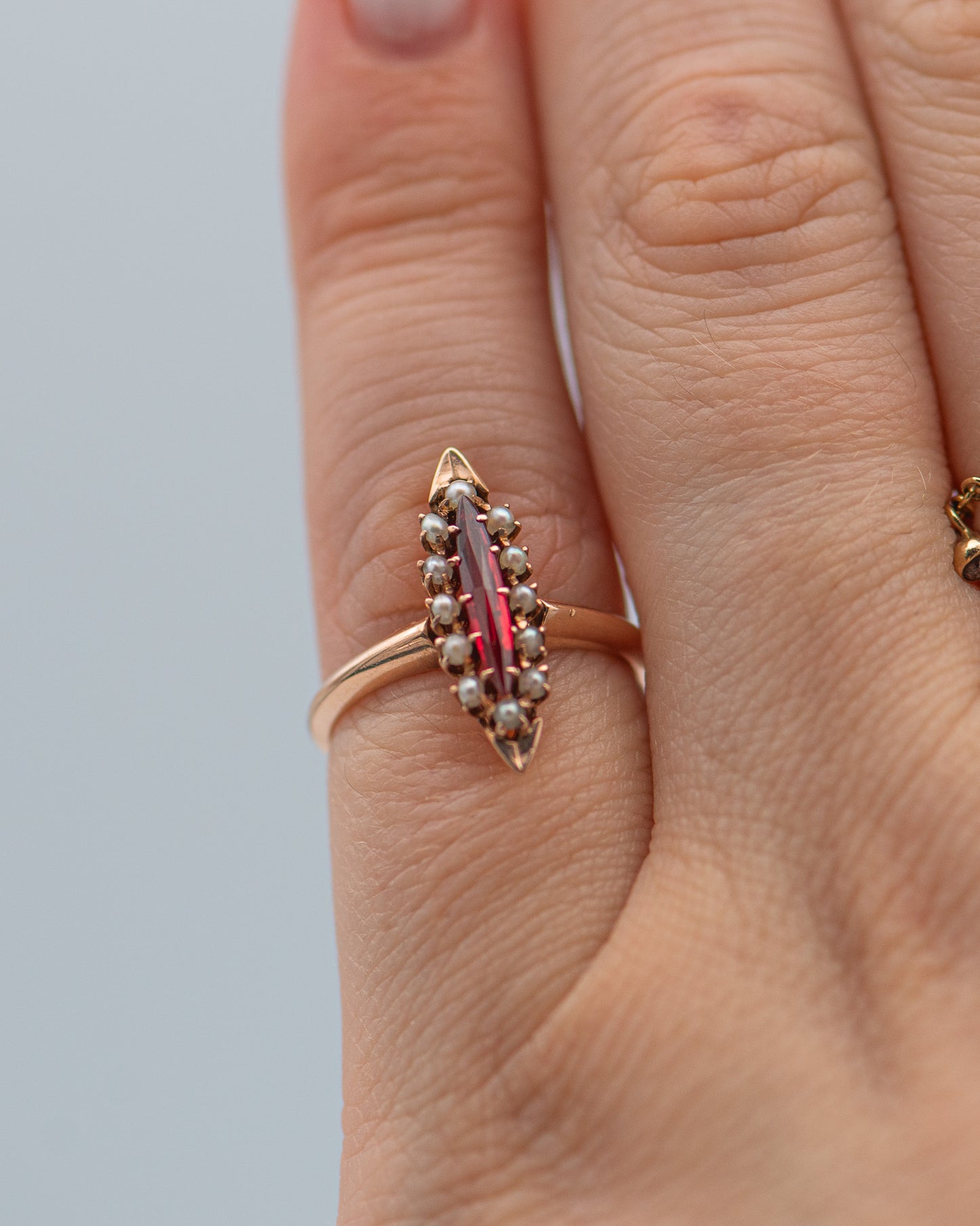 Garnet and pearl ring 0043