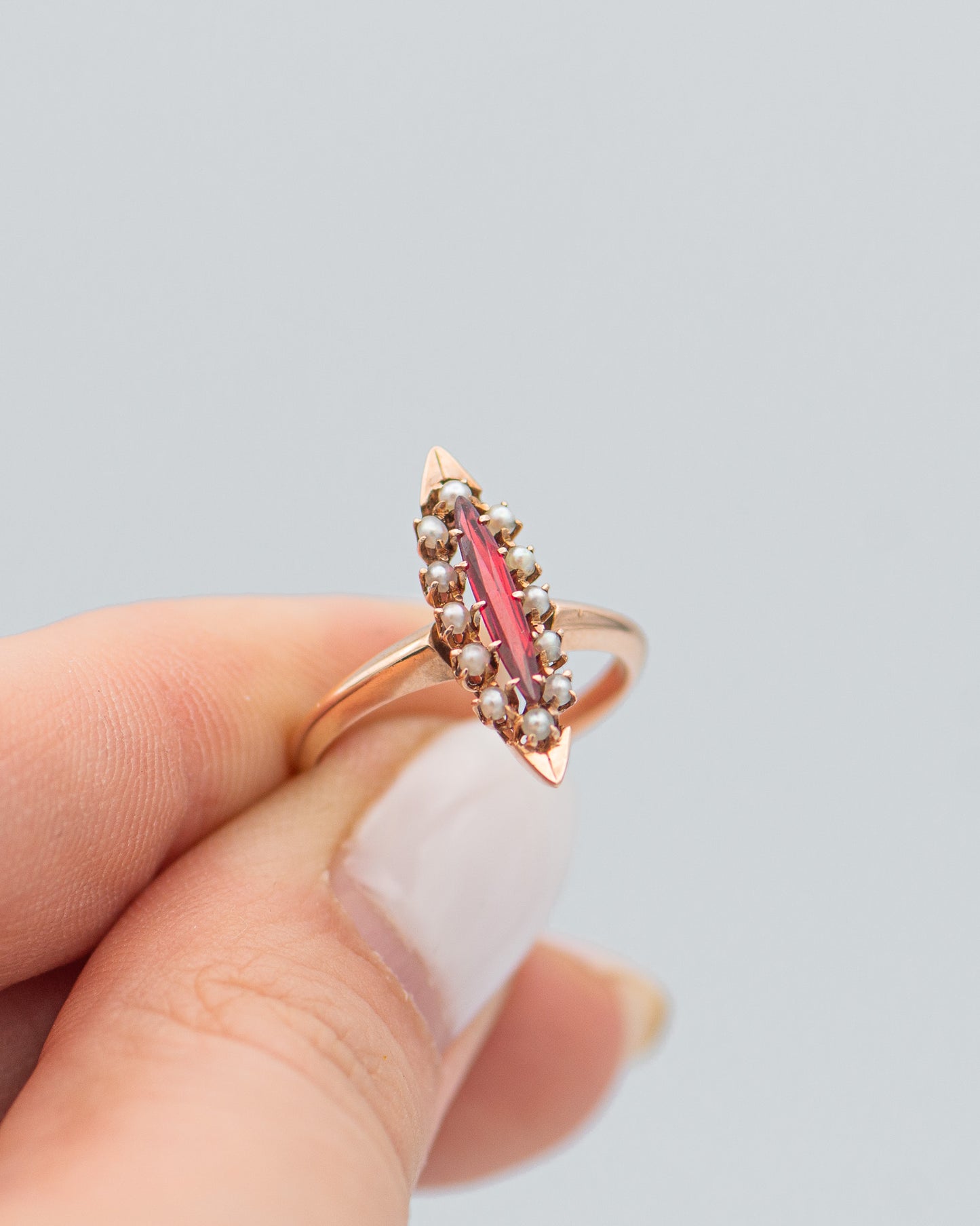 Garnet and pearl ring 0043