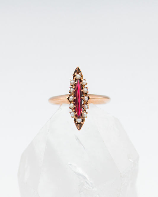 Garnet and pearl ring 0043