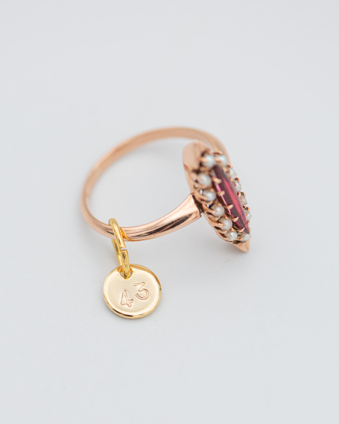 Garnet and pearl ring 0043