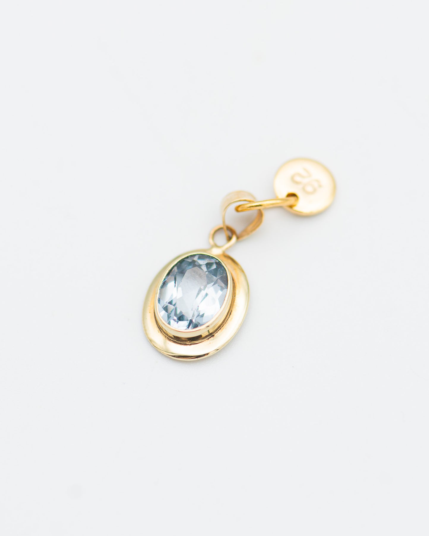 Pendant with oval light blue gem 0092