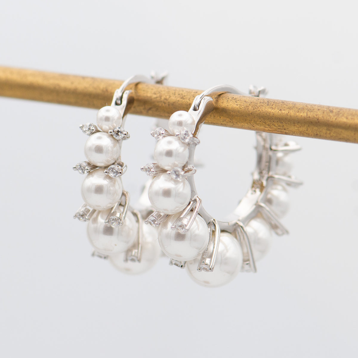 Mottive Odette Pearl and Crystal Earrings – Mottive.inc