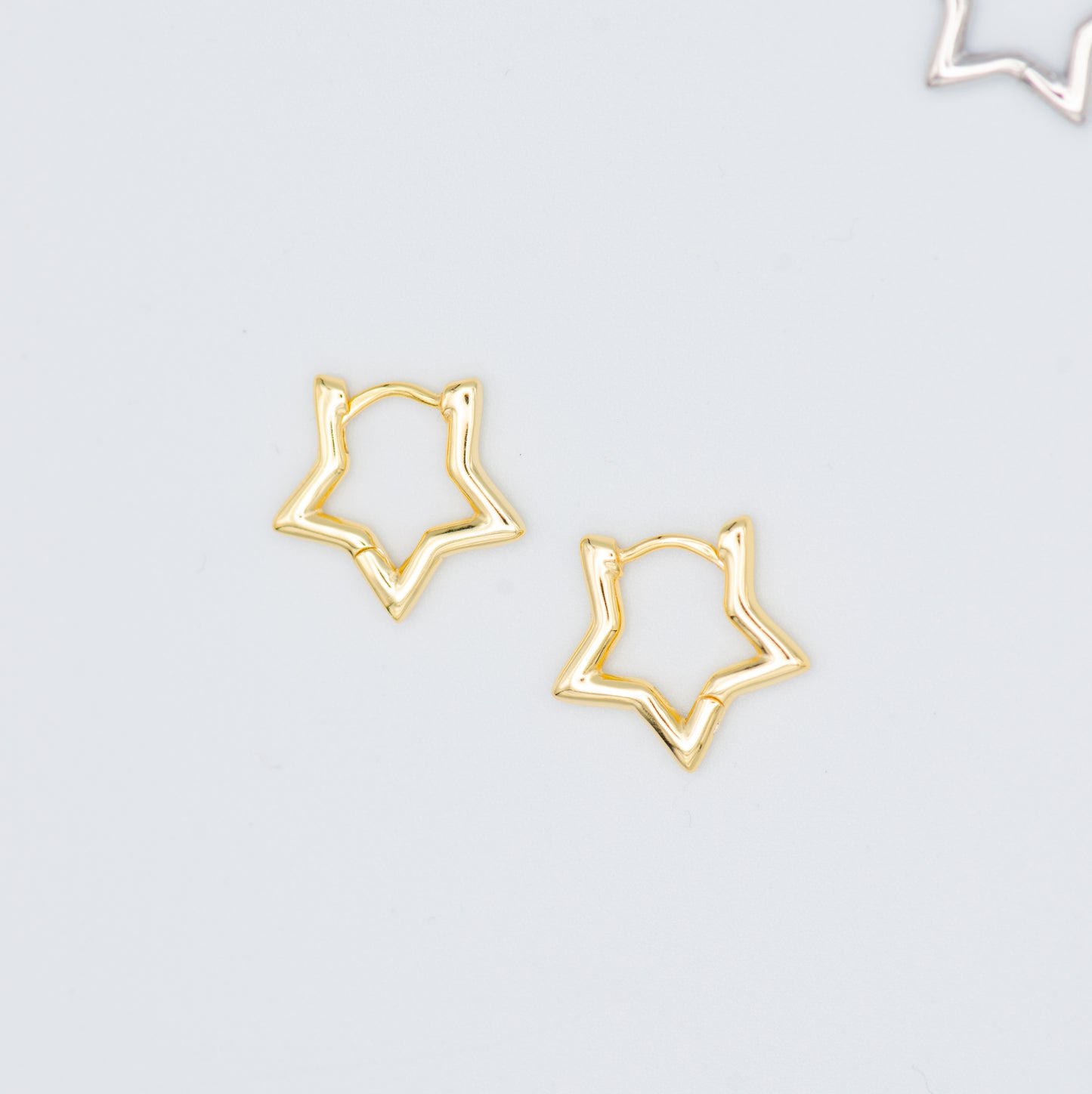 Estrella Star Huggies Earring